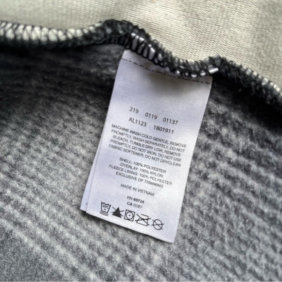 - Xs  Columbia fleece vest - Picture 8 of 10